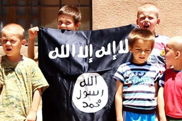 Деца уче за убице, жене за курире!